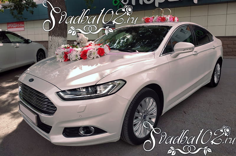 Ford Mondeo на свадьбу с украшениями